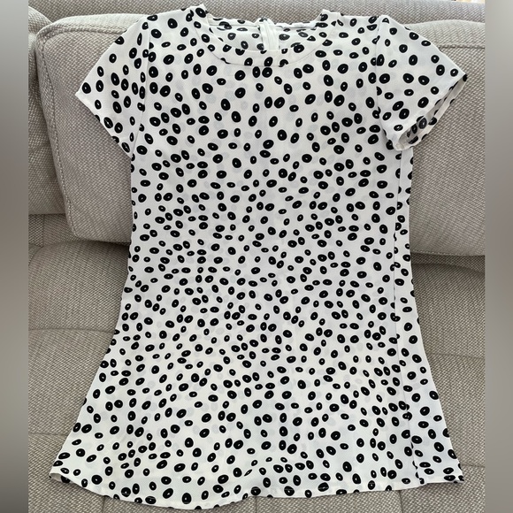White and black dress with circular pattern. Great condition. Short sleeve. - Picture 1 of 3